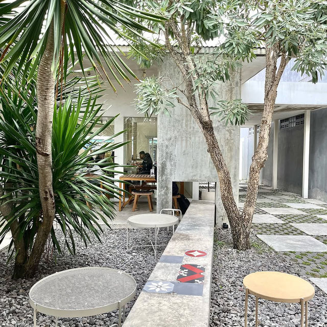 awor.coffee and the showroom