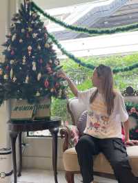 บรรยากาศคริสต์มาสหรูแบบตะวันตกในโรงแรมแถวพญาไท