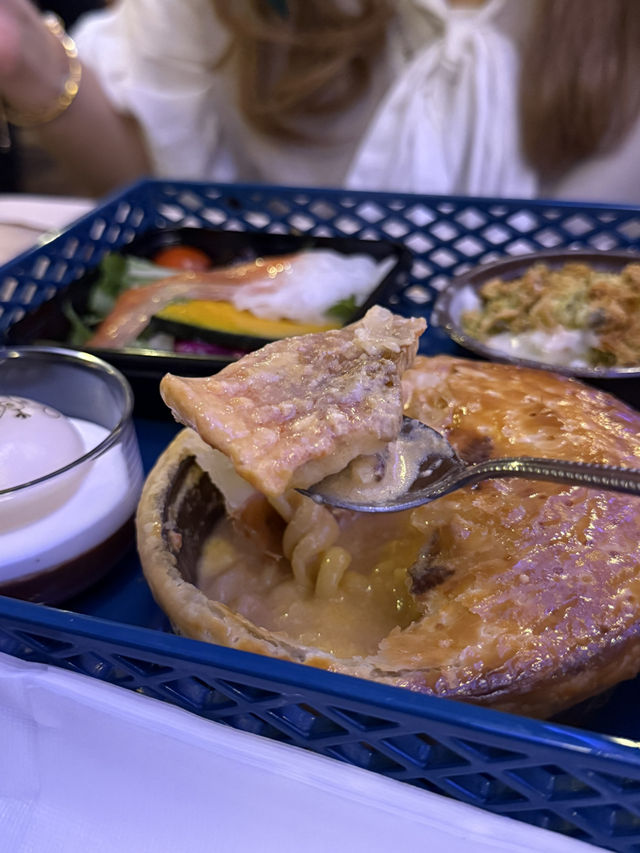 【東京迪士尼海洋-餐廳推薦】酥皮海鮮好味推介👍🏻手機下單📱免排隊超方便⭐️