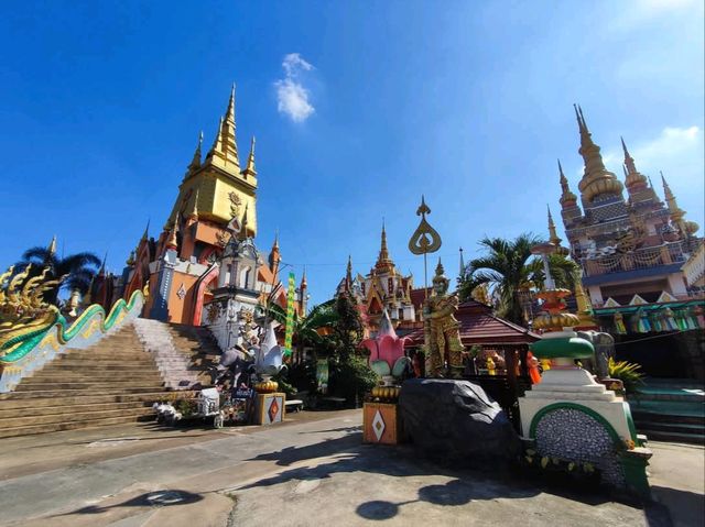 ชมสถาปัตยกรรมปูนปั้นที่งดงาม มีเอกลักษณ์
