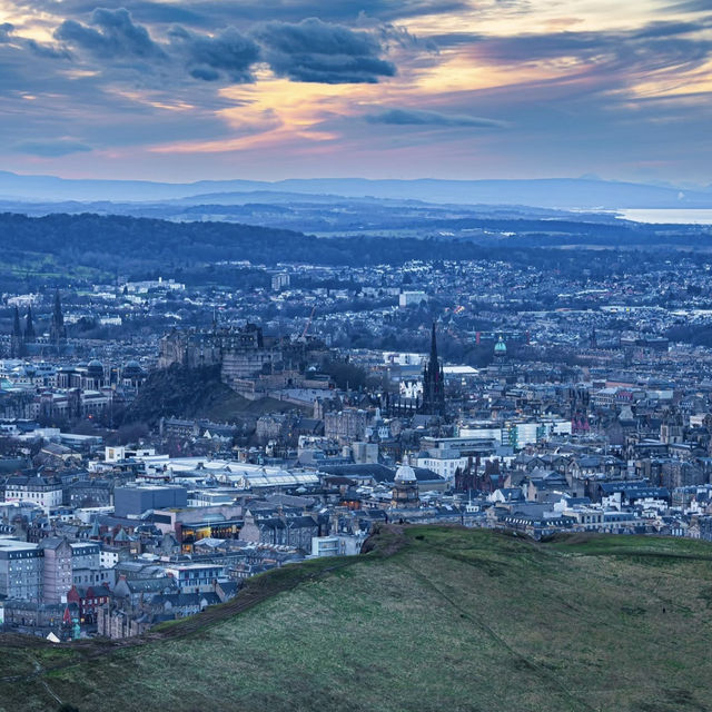 Chasing the Sunset: My Enchanting Hike to Arthur’s Seat in Edinburgh