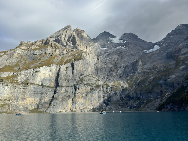 The Mesmerizing Hike to Oeschinensee: A Swiss Gem
