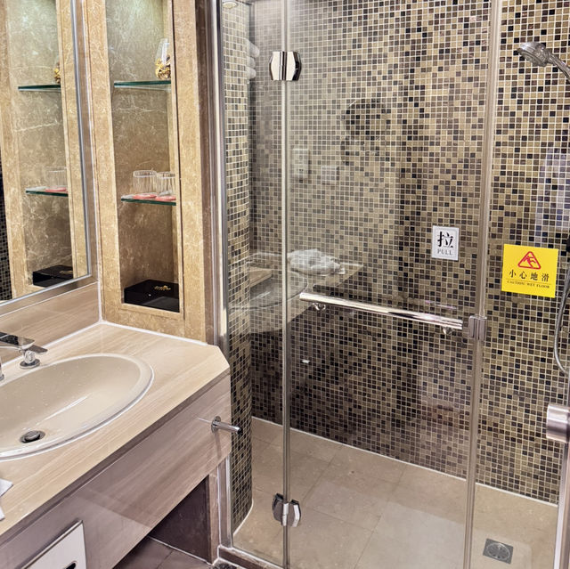 中山國際酒店：奢華與舒適的完美結合✨🏨