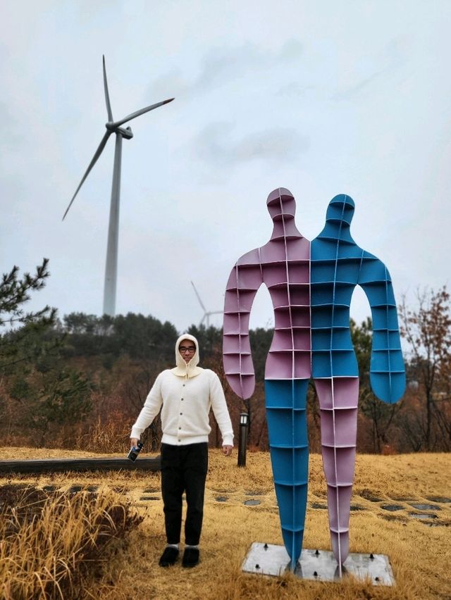 독특한 작품들이 전시된 영덕 조각공원