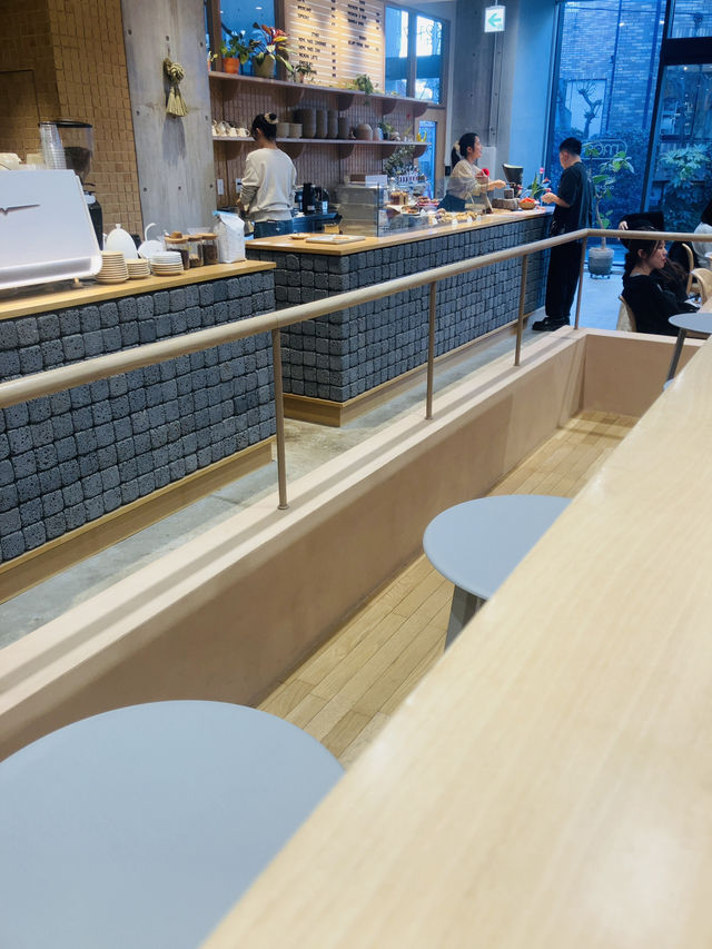 【原宿】moo - 広々したオシャレカフェを路地裏で発見 -