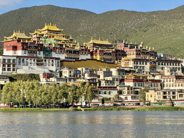 Yunnan’s largest Tibetan Buddhist monastery