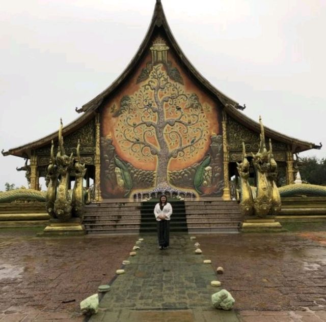 วัดสิรินธรวรารามภูพร้าว (วัดเรืองแสง)
