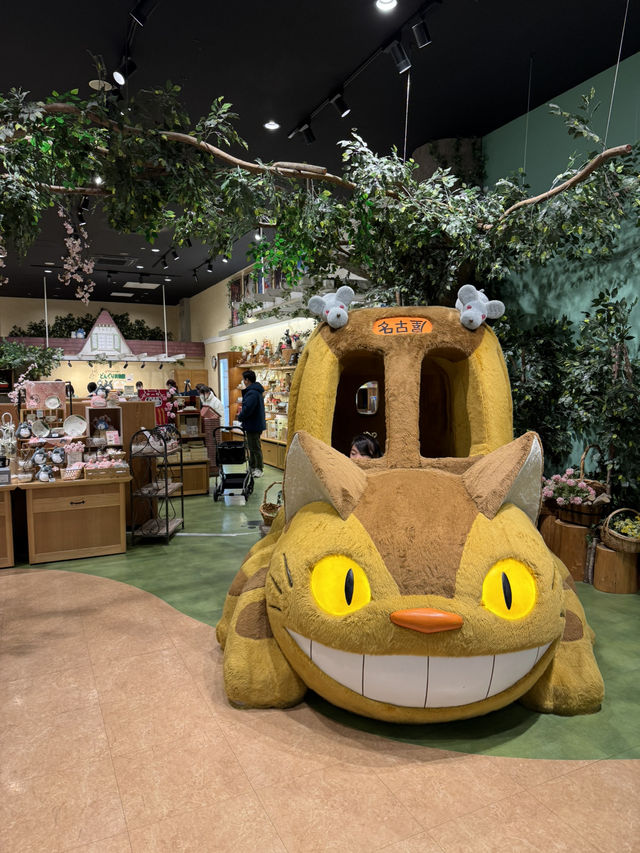 ジブリ好きは必見！大きなネコバスやトトロに会えるジブリグッズのショップ🤩🌿
