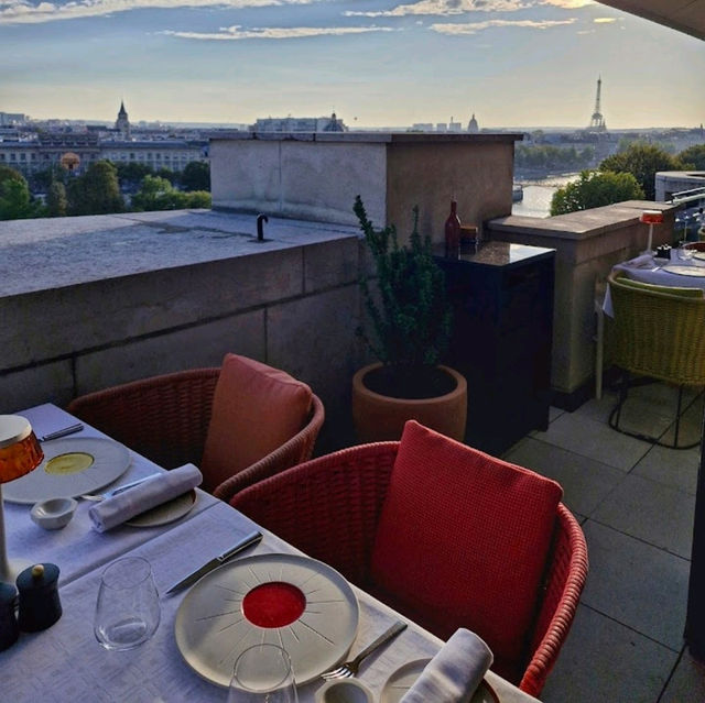 Amazing service and food by the seine river