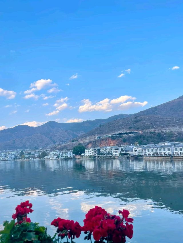 Shuanglang Ancient Town: A Sunset Stroll by the Water