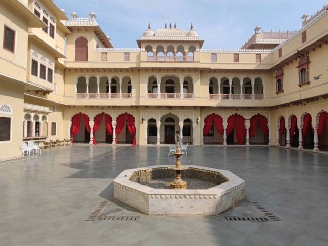 #拉克西米維拉斯皇宮飯店（Laxmi Vilas Palace）印度巴拉特普爾