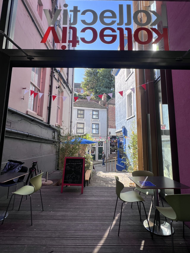 海辺の小さな町で、心がふっと軽くなる瞬間を味わったことがありますか？🇬🇧✈️🌏