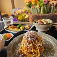 京都の工務店が手がけたリノベされた倉庫の異空間で紡がれる花と食