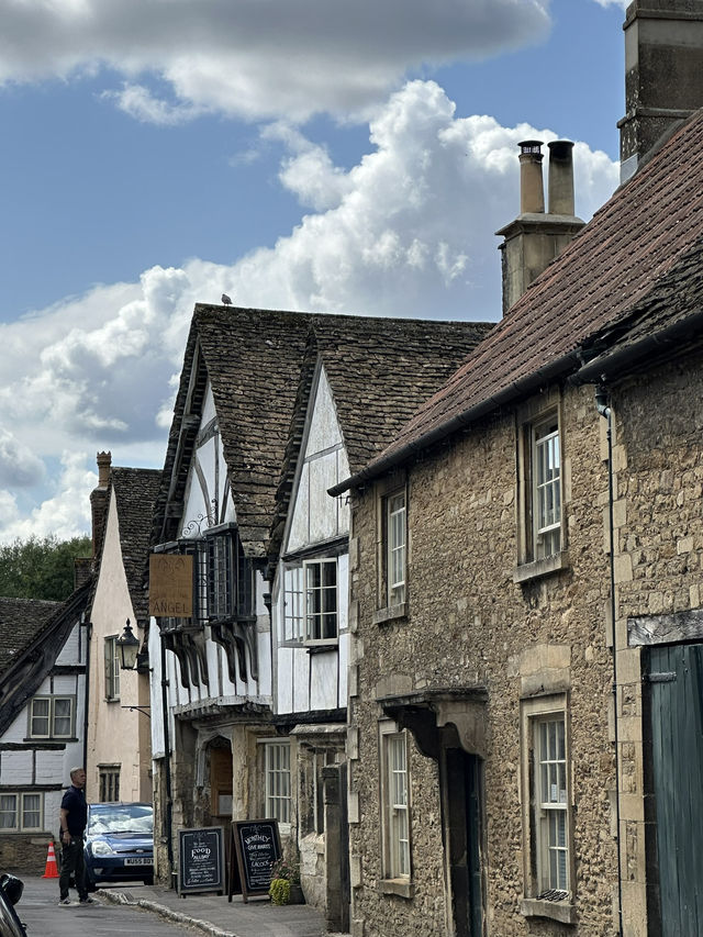 เที่ยวหมู่บ้าน Lacock หมู่บ้่น Harry Potter!