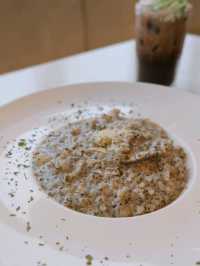 鬧市中央樓上cafe。隱藏超正開心果甜品