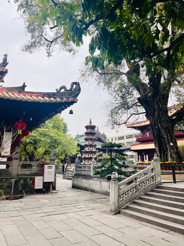 One-Day Temple Tour in Guangzhou