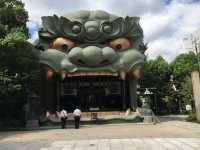 獅子大口吞厄運！難波八阪神社｜大阪市區裡的霸氣守護神 