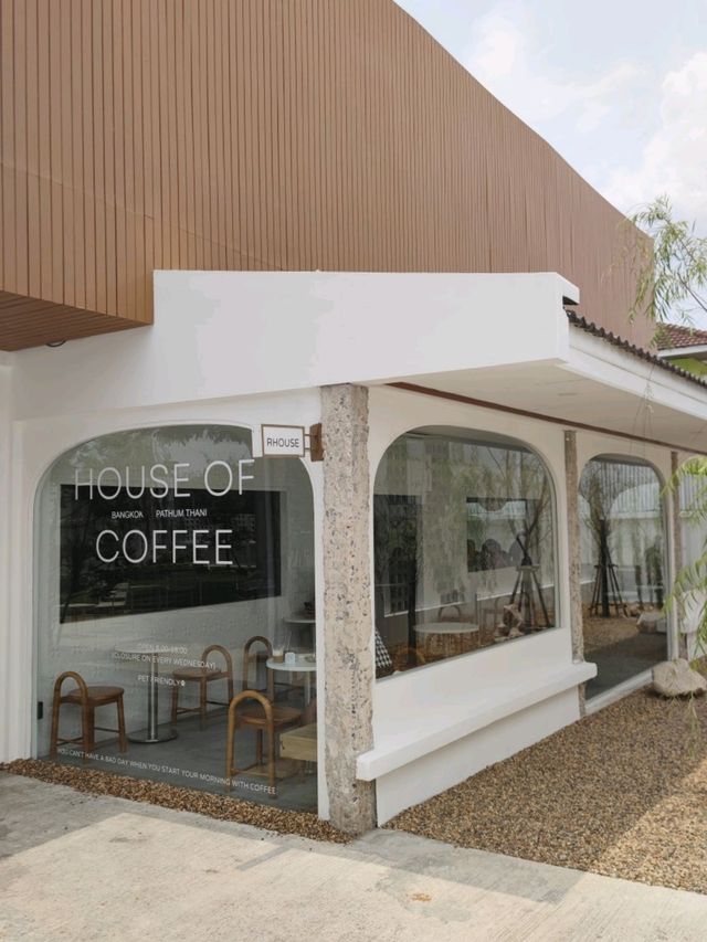 R HOUSE คาเฟ่ลำลูกกา ปทุมธานี