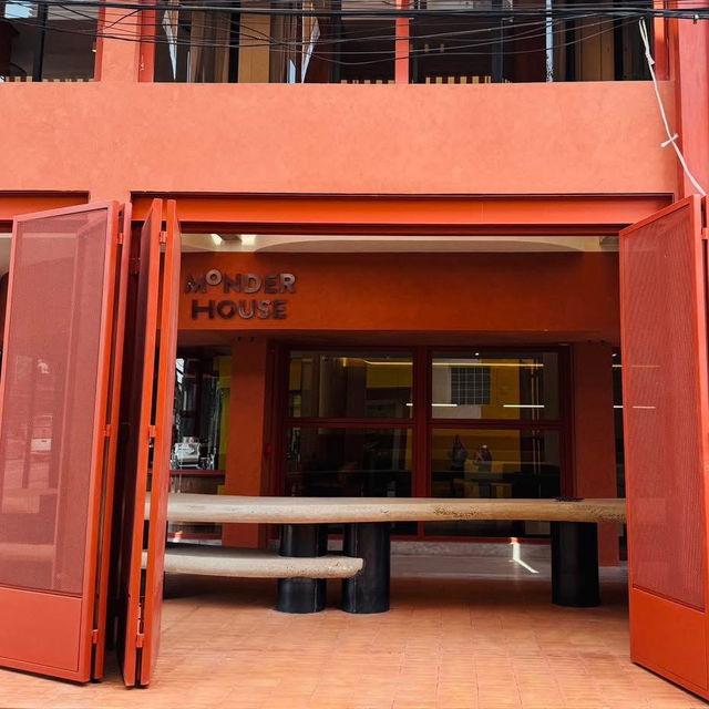 ร้านมู้ดดี แสงสวย เชิงสะพานนวรัตน์ "Belly's"