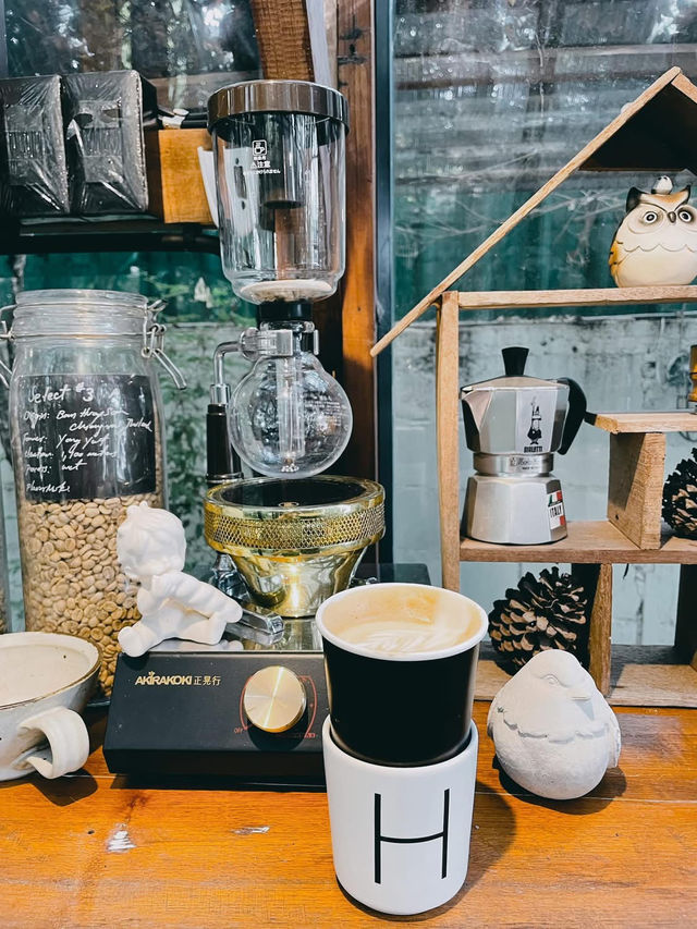 Glasshouse Coffee : คาเฟ่สไตล์เรือนกระจก
