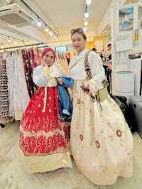 Wearing Hanbok Walk Around Gyeongbokgung Palace😍
