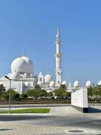A Peaceful Walk in Abu Dhabi – Marble, Light & Quiet Grandeur