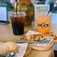 The Duck Cafe & Resort : คาเฟ่และรีสอร์ท