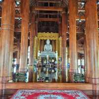 ไหว้ขอพรสมเด็จพระพุทธมหาจักรพรรดิศรีรัตนมงคล