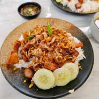 ร้านหมูทอดกระเทียมพิมาน 🥓