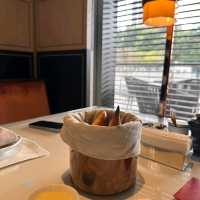 香港瑰麗酒店(Rosewood Hong Kong)Holt’s Café 自助餐評論