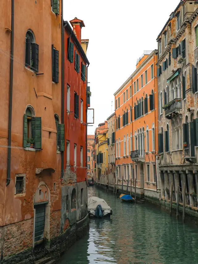 How to Spend a Day in the Enchanting Foggy City of Venice