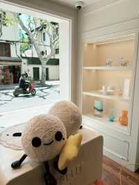 จิบเครื่องดื่มเย็นๆที่ Goodbai Cafe