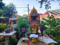 พามากราบสักการะหลวงพ่อขาวอายุ 600 กว่าปี