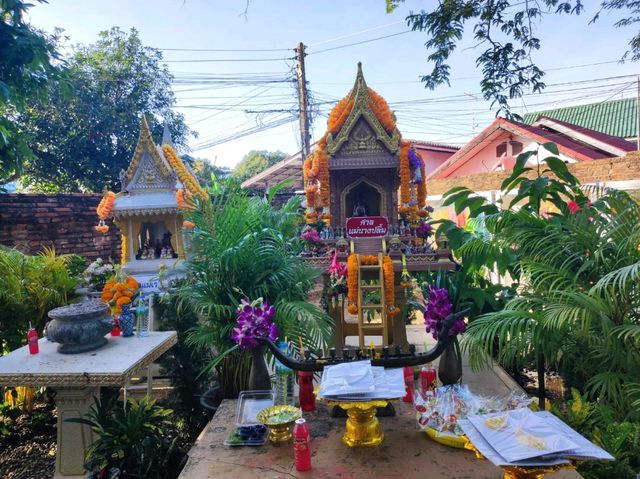 พามากราบสักการะหลวงพ่อขาวอายุ 600 กว่าปี