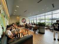 ☕️🇻🇳 Starbucks at West Lake – A Quiet Corner with a Surprisingly Busy Crowd