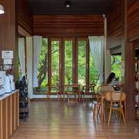 คาเฟ่บ้านไม้กลางสวนสุดชิล ย่าน #บางจาก 🏠🍃🌼