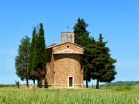 🌳✨ Tuscany's Iconic Views: The Magic of the S-Curve & Twin Cypresses!