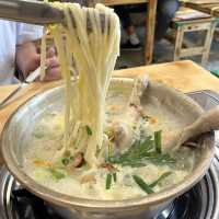 東大門東廟寶藏超實惠麪條店 💕 清燉雞湯麪동묘백숙닭국수