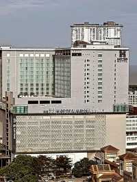 🏙️✨ Hatten Hotel Melaka – City Comfort in the Heart of Melaka!