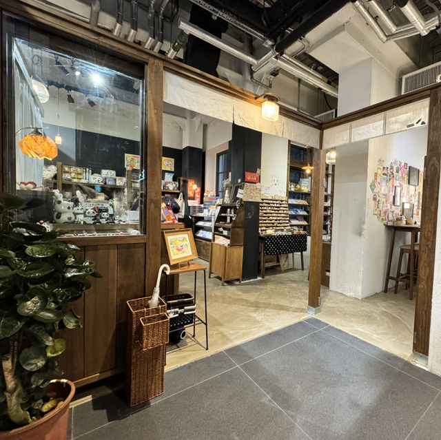 Hong Kong city walk features both old and new sights