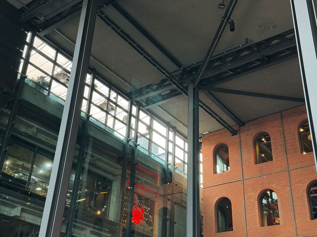 Bilbao: Architectural Wonders and Brunch Bites! 🇪🇸✨