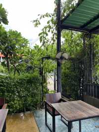 พักใจ เน้นชิลล์ ชิมหวานที่ร้าน ‘บ้านรถเขียว’ 🌿☕