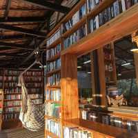 Booktree Library & Café คาเฟ่+ร้านหนังสือ ภูเก็ต