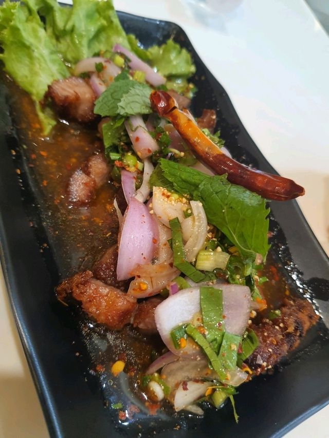  เหม็ง แซ่บนัว – แฟชั่นไอส์แลนด์