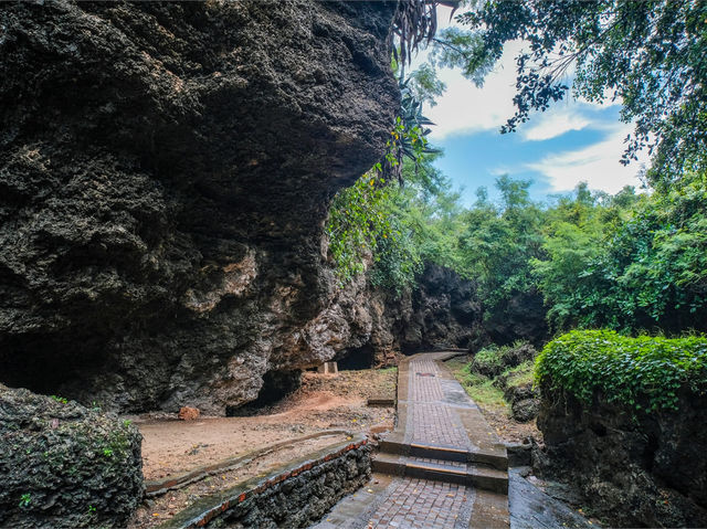 玻璃海、洞穴步道、夕陽平台，小琉球這真的美爆了