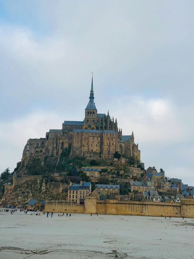 🌊潮の満ち引きが生む奇跡！モン・サン・ミシェルで幻想の世界へ