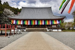 The serene Zen atmosphere of Huazang Temple