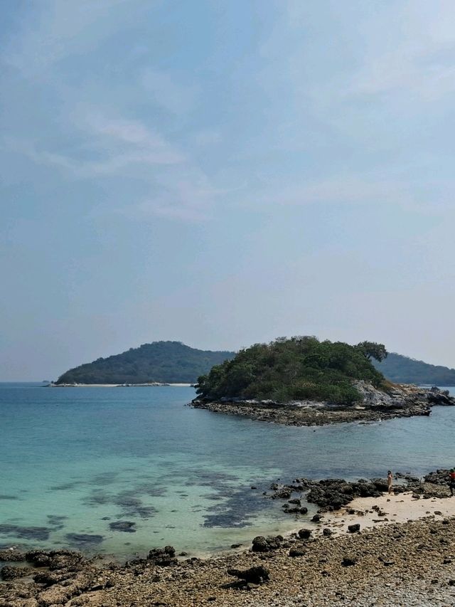 ทริปเกาะสีชังเดือนมีนาคม 2568ทะเลน้ำใสมาก