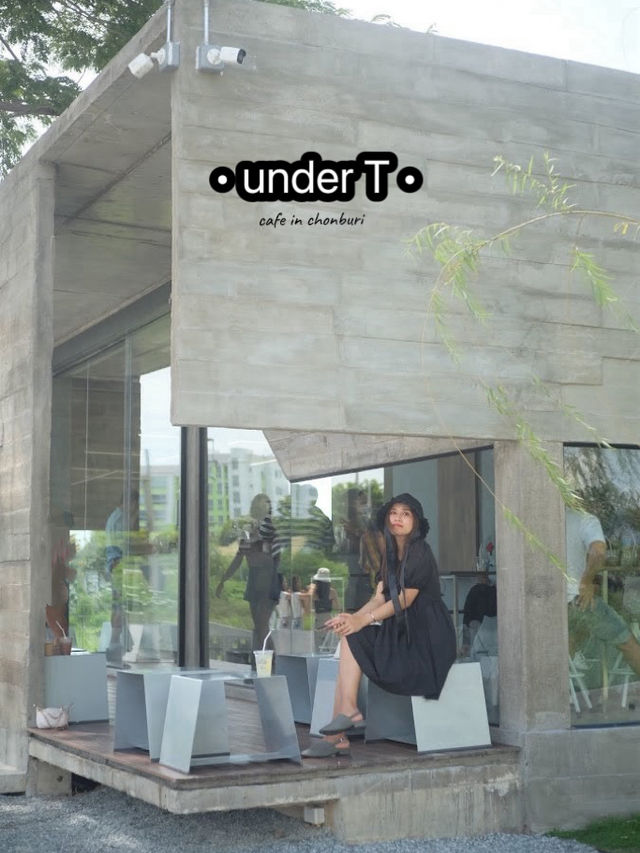 • under T • คาเฟ่สุดชิลใต้ต้นไม้ใหญ่