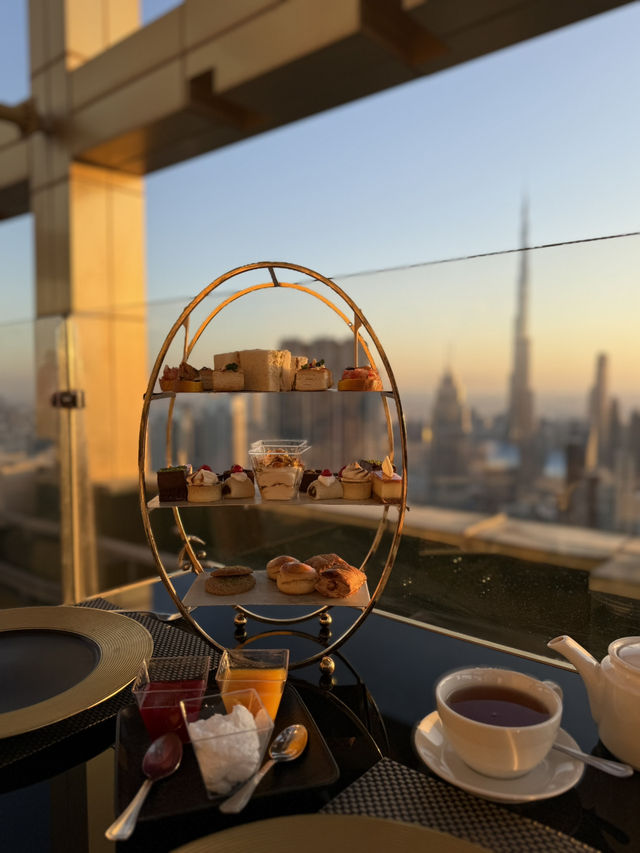 두바이의 멋진 전망을 보며 애프터눈 티☕️🫖